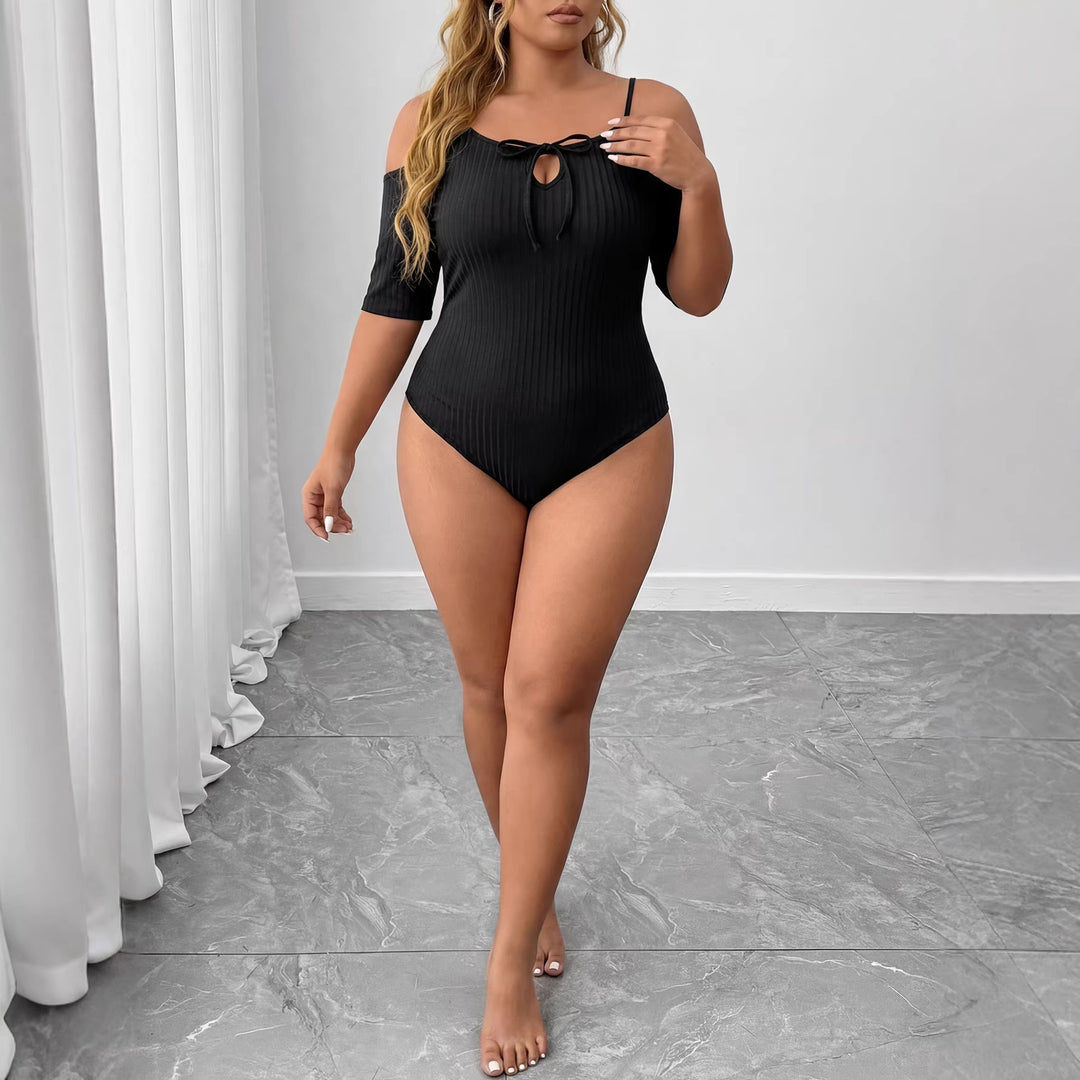 Dame tætsiddende top med off-shoulder design Skovae