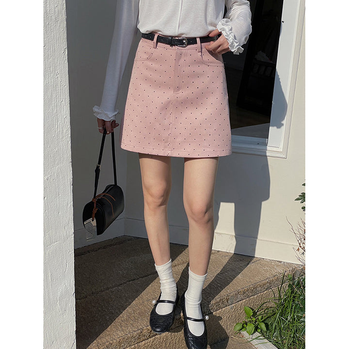 Dame miniskirt lavet af struktureret stof med moderne prikkemønster og elegant snit Stilla