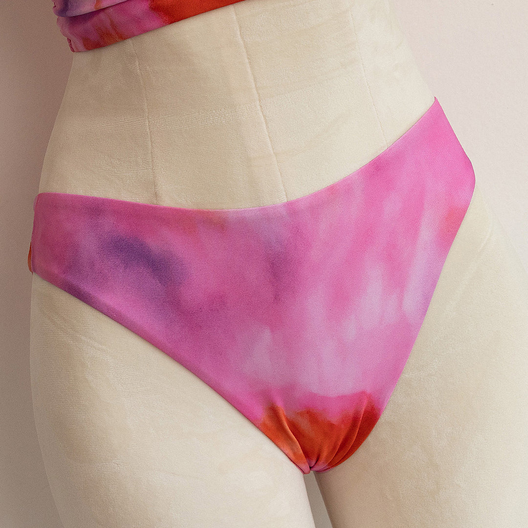 Dame badetøjssæt med asymmetrisk volant og trendy top Skovae