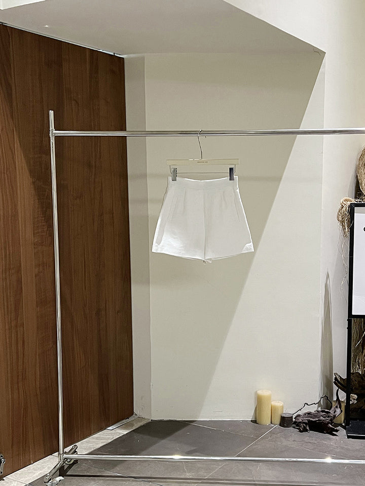 Dame elegante shorts i minimalistisk stil med høj talje og praktiske lommer Stilla