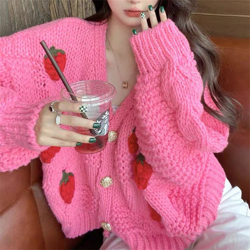 Kvinders chunky strikket cardigan med dejlige blomsterapplikationer og guldknapper Stilla