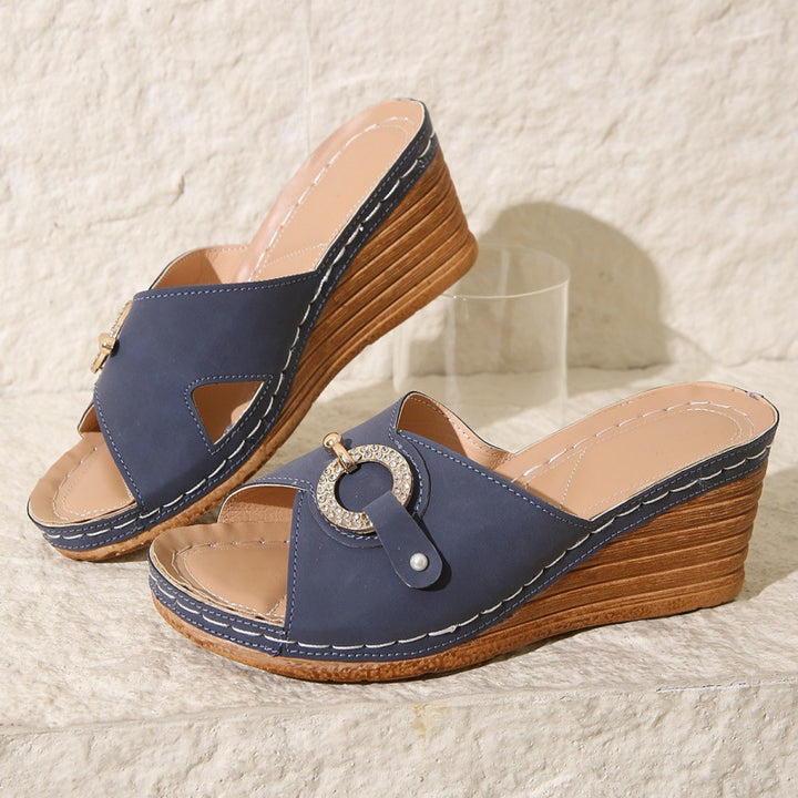 Dame Wedge-sandaler med stilfuld dekorationsring Stilla