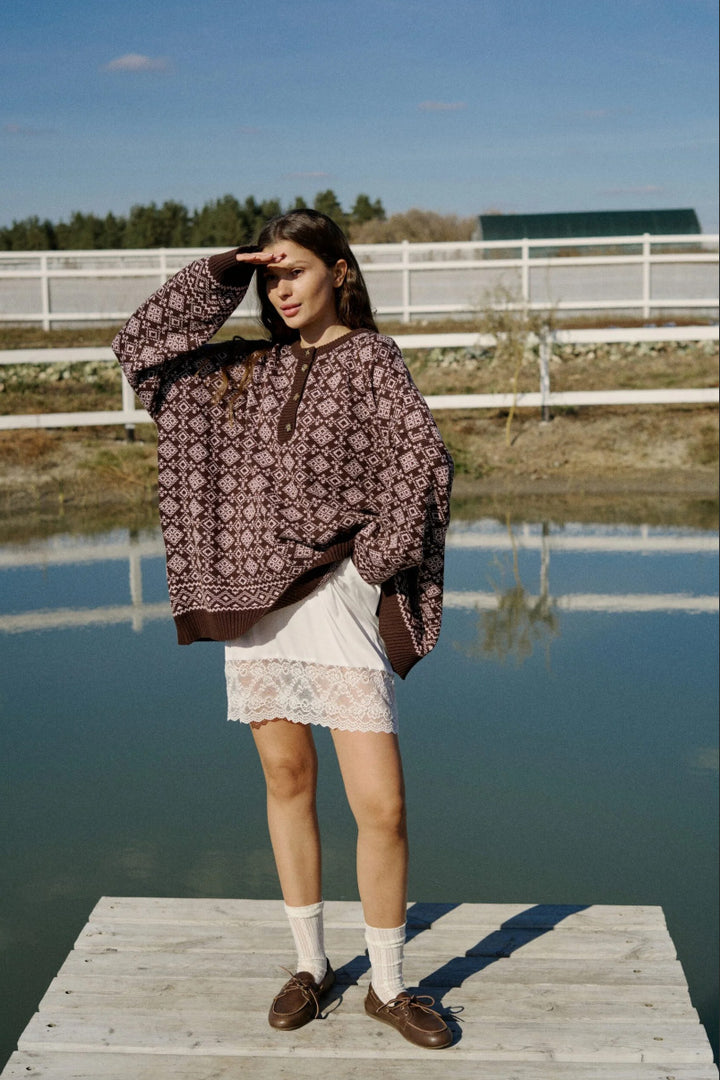 Kvinders strikkede sweater med grafisk mønster og knaplukning Stilla