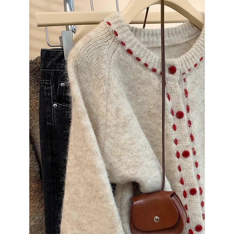 Dame Cozy Knit Sweater med farverig knapdetalje Stilla