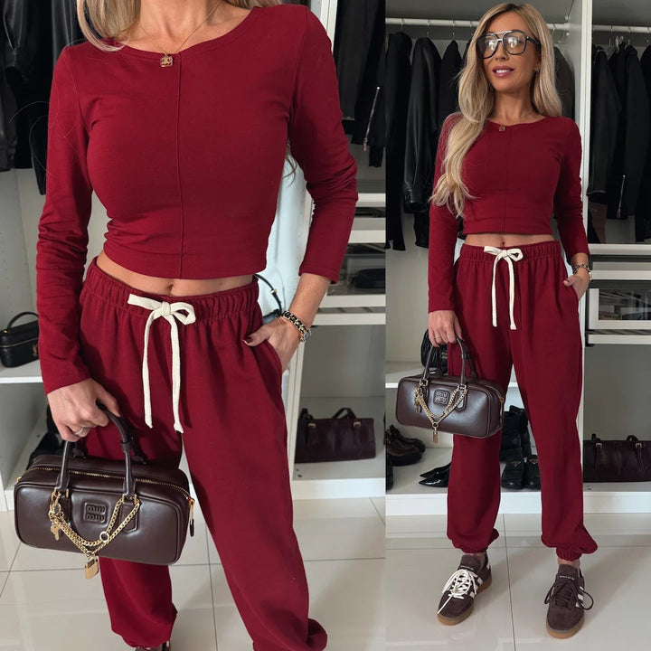 Kvinders loungewear sæt med tætsiddende top og behagelige sweatpants