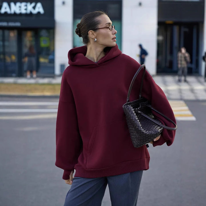 Kvinders oversized hoodie med voluminøse ærmer og integreret kængurulomme Skovae