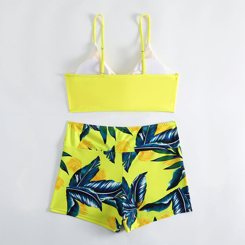 Dame bikiniset med raffineret binde detalje og afslappede shorts Skovae