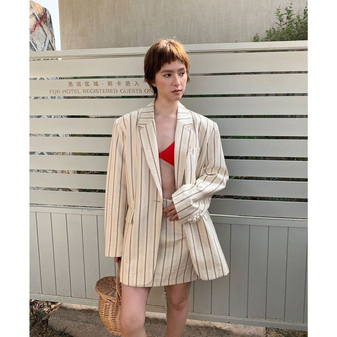 Dame elegant stribet blazer og nederdel kombination Stilla