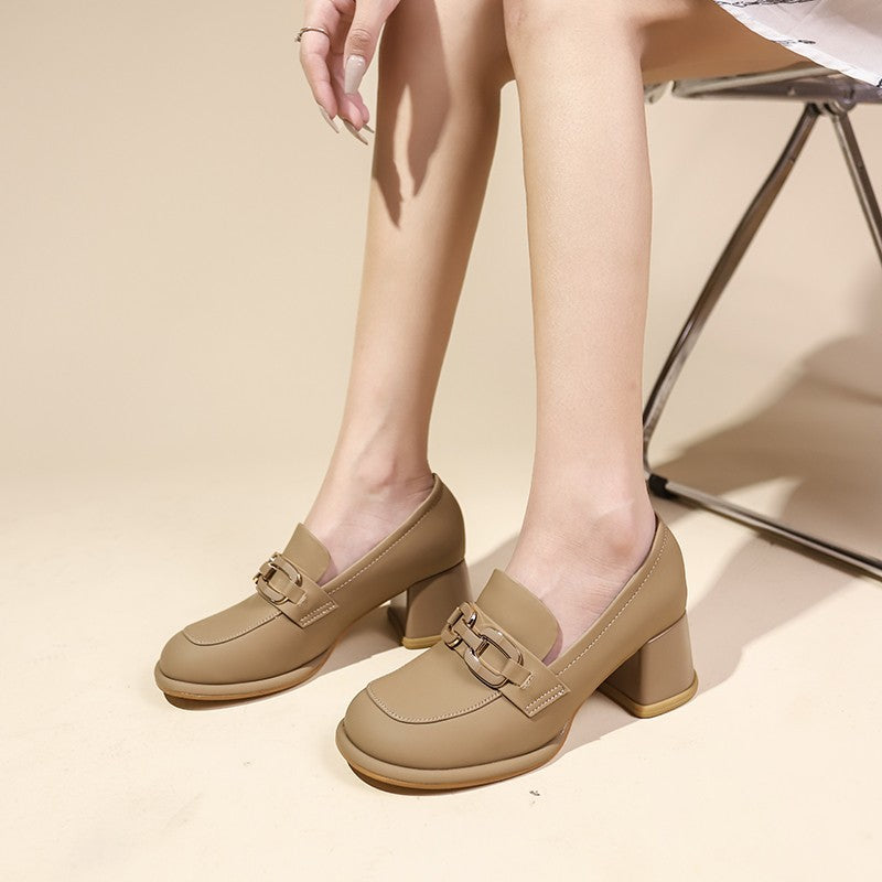 Dame Chunky Heel Slip-On Loafers med dekorativ spænde Stilla