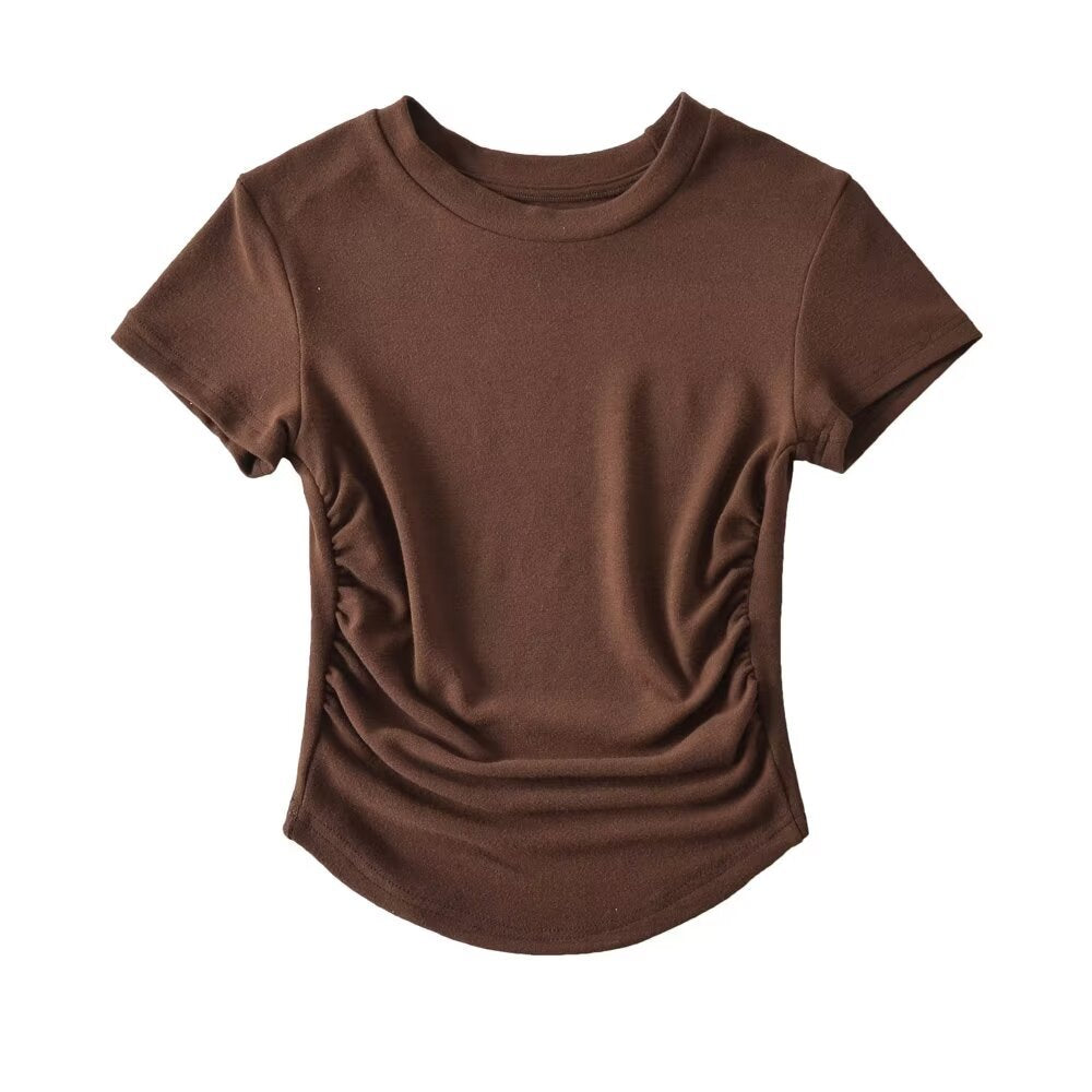 Dame Sporty T-shirt med moderigtig flæse design og figursyet snit Stilla