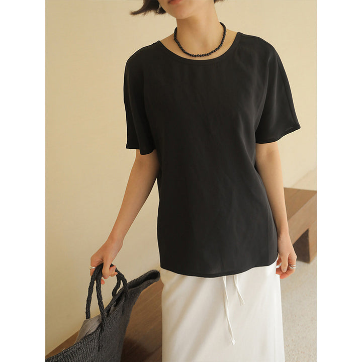 Dame elegant kortærmet top med feminint V-halsudskæring og høj kvalitet chiffon detalje Stilla