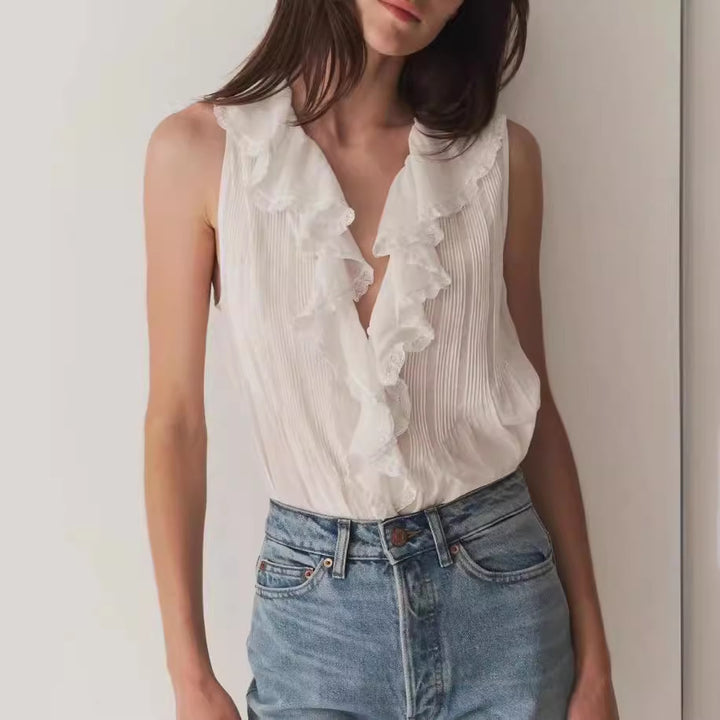 Dame ærmeløs top med friske flæse-detaljer og elegant knapliste Stilla