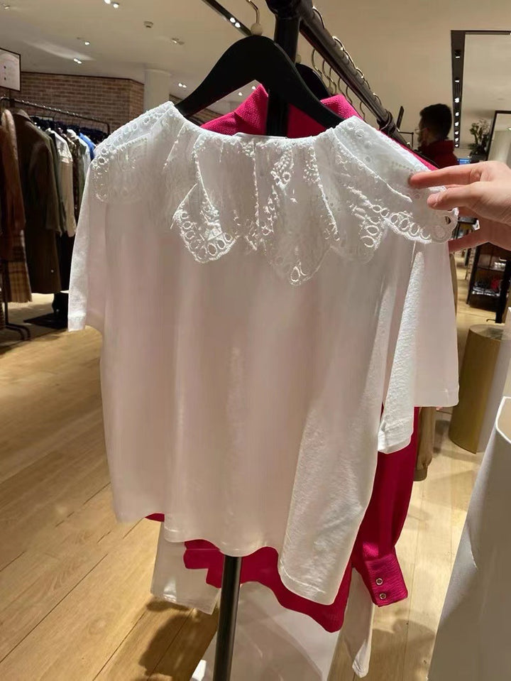 Damebluse med romantisk spidskrave og luftig pasform Stilla
