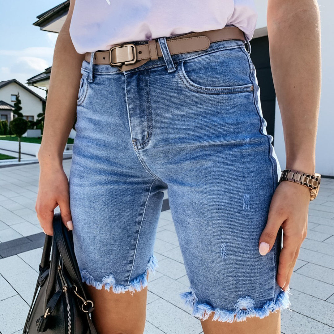 Dame Destroyed Denim-Shorts med frynsede sømme og sideliste Stilla