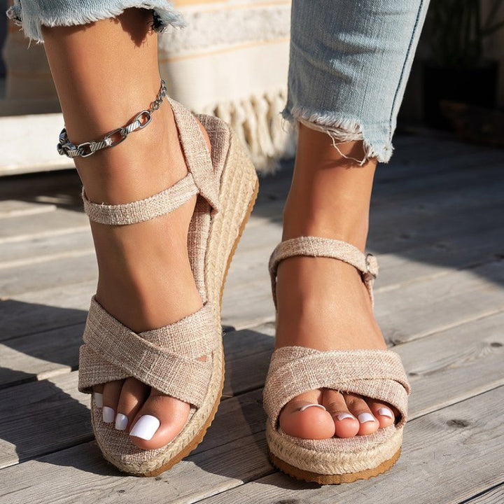 Dame kile-sandaler med fashionable stropper og komfortabel fodseng Stilla