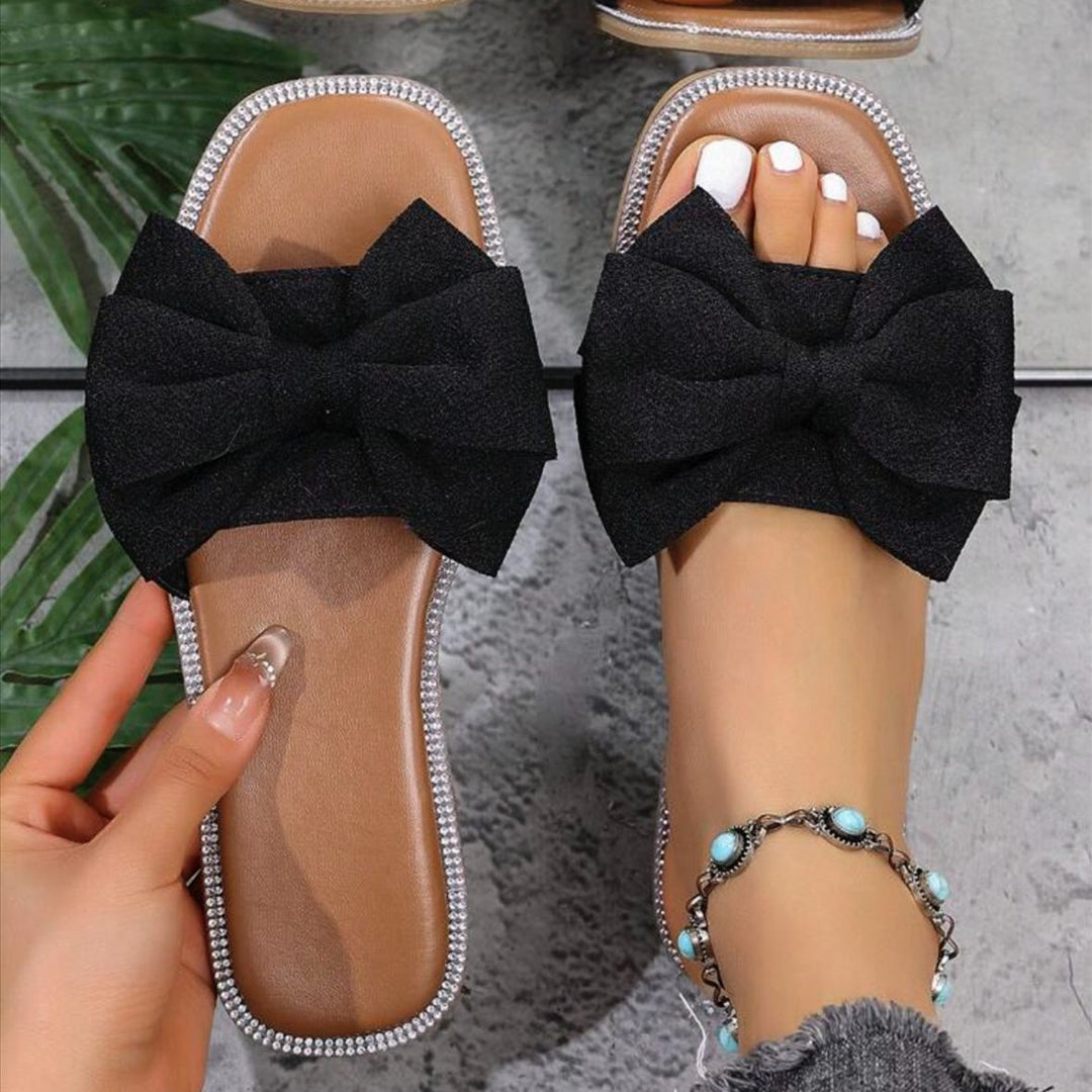 Dame mode slippers med iøjnefaldende sløjfe-design og elegante accenter Stilla