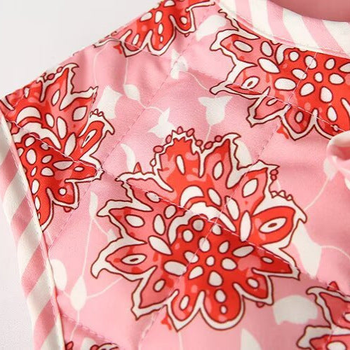 Dame quiltet vest med blomsterdesign og elegante bindebånd Stilla
