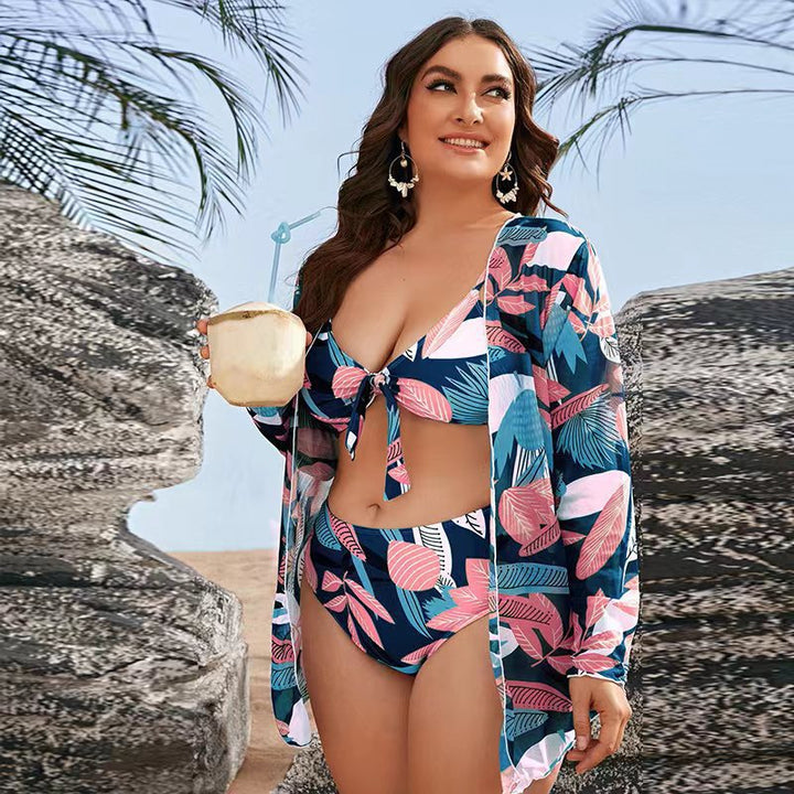 Dame Bikini-sæt med blomsteret indpakningsoberteil og elegant strandjakke Skovae