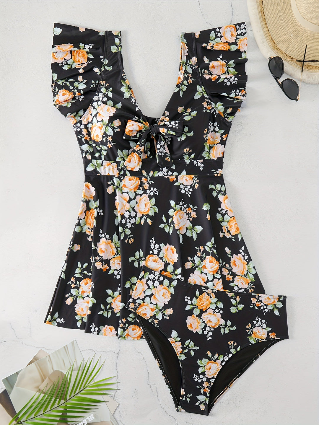 Dame én-delt badedragt med ruffledetails og blomstret design Skovae