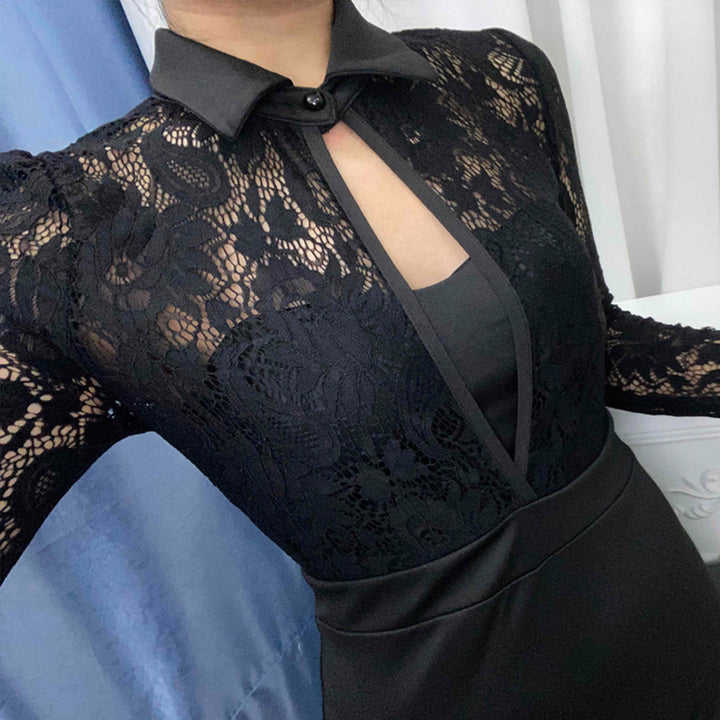 Dame elegant omslagkjole med transparente spidse ærmer og figursyet snit Stiila