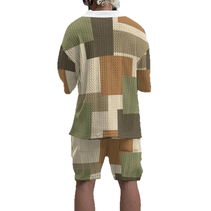 Herre afslappet kombination af V-hals T-shirt og shorts i moderne patchwork-design Stilla