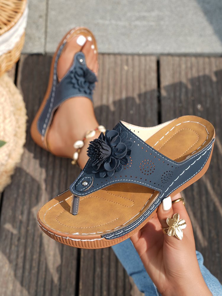 Damernes wedgesandaler med fashionable blomster detaljer og ergonomiske fodsenge Stilla