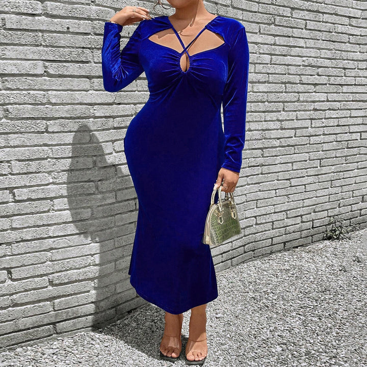 Dame figursyet maxikjole med elegante cut-outs og rynker Stilla