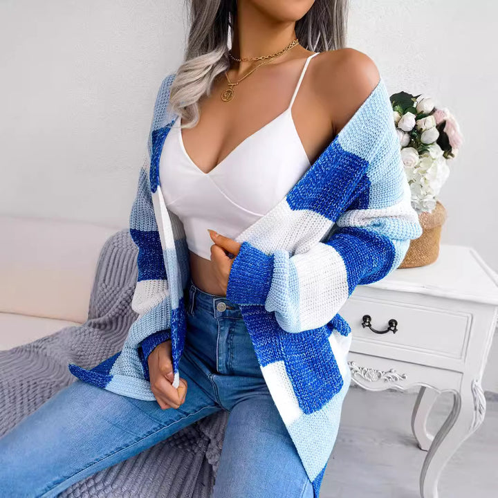 Dame strikjakke med maritimt stribemønster og afslappet snit Stilla