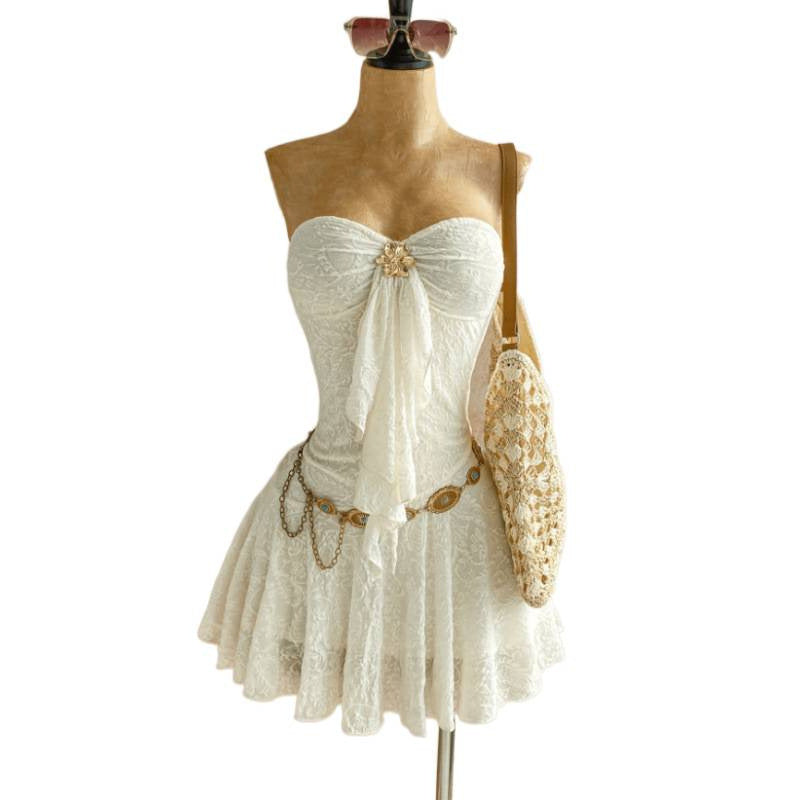 Dame Babydoll Kjole med elegant Blondekant og Rynket Kant Skovae