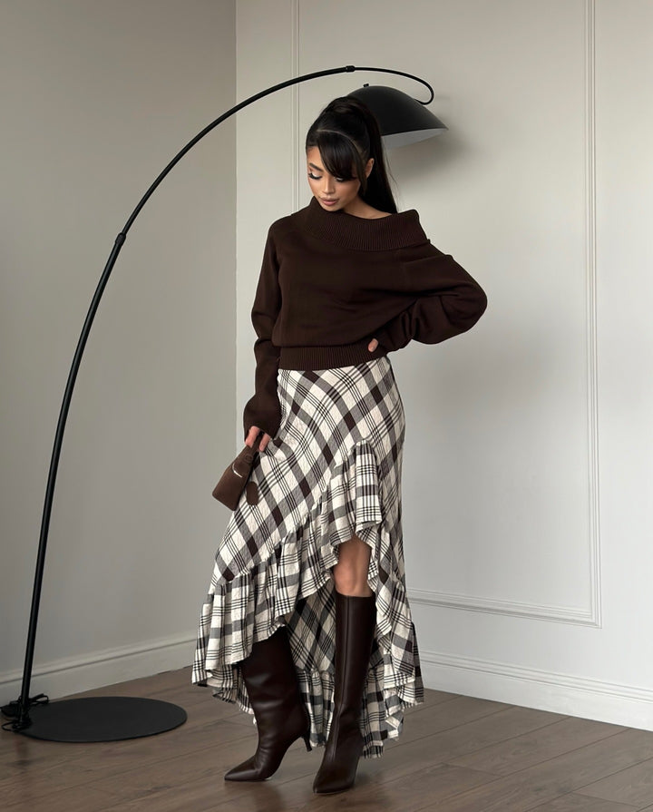 Kvindernes fashionable omslagsnederdel med flæset kant og elegant mønstring Stilla