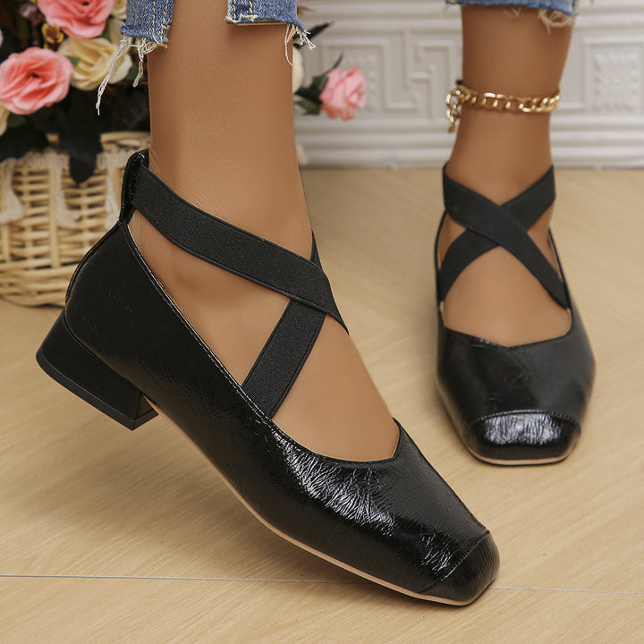 Dame Ballerinas med elastiske stropper og blankt overmateriale Stilla