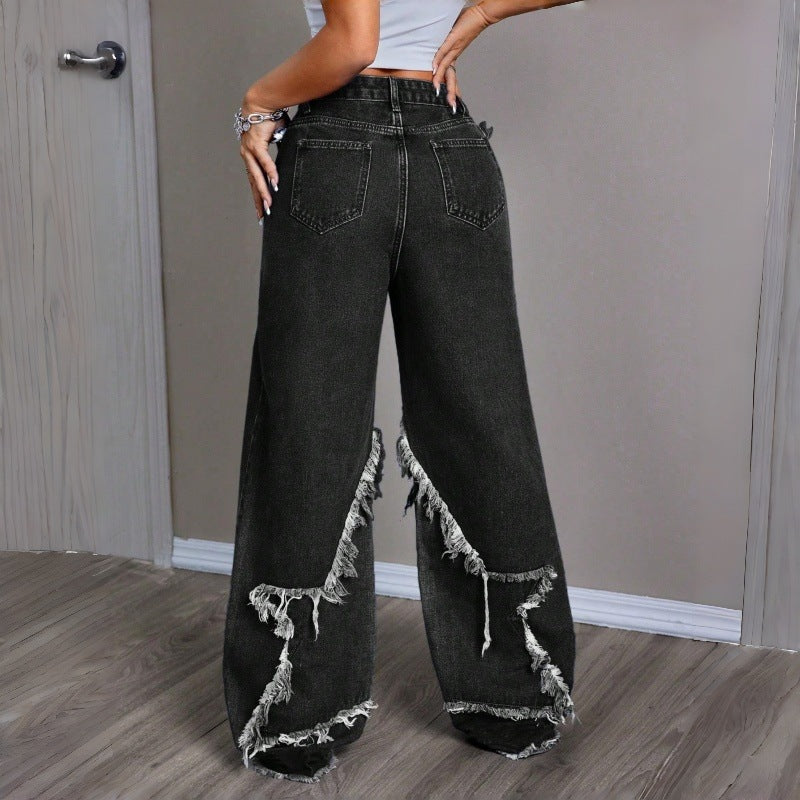 Damebredde jeans i moderne destroyed-look med frynset detaljer Skovae