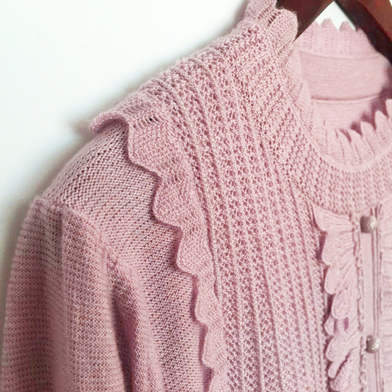 Dame elegant strikpullover med flæse detaljer og perleknap lukning Stilla