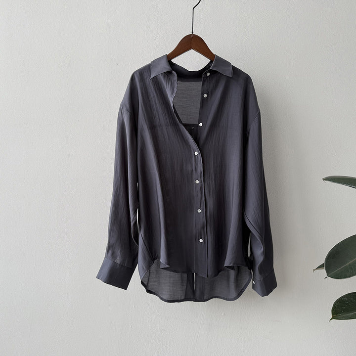 Dame luftig bluse med elegant knappeliste og fin ribstruktur Stilla