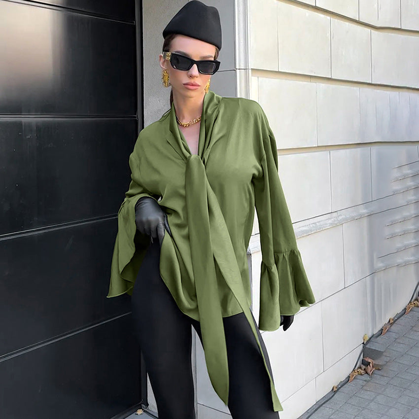 Damebluse med voluminøse ærmer og elegante bindebånd Stilla