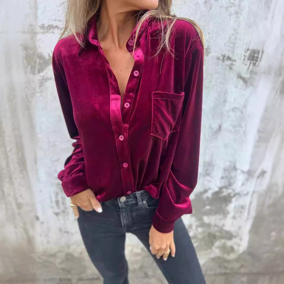 Kvinders elegante velourbluse med praktisk brystlomme og moderne snit Stilla