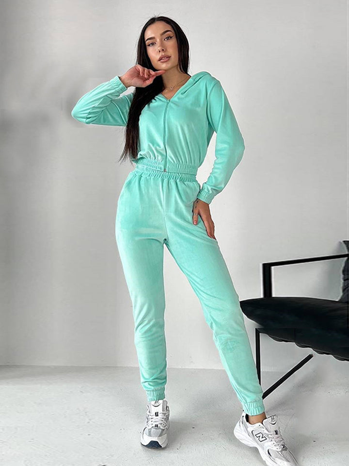 Kvindernes Velour Joggingdragt med Fashionabelt Cropped Design og Praktisk Lynlås Skovae