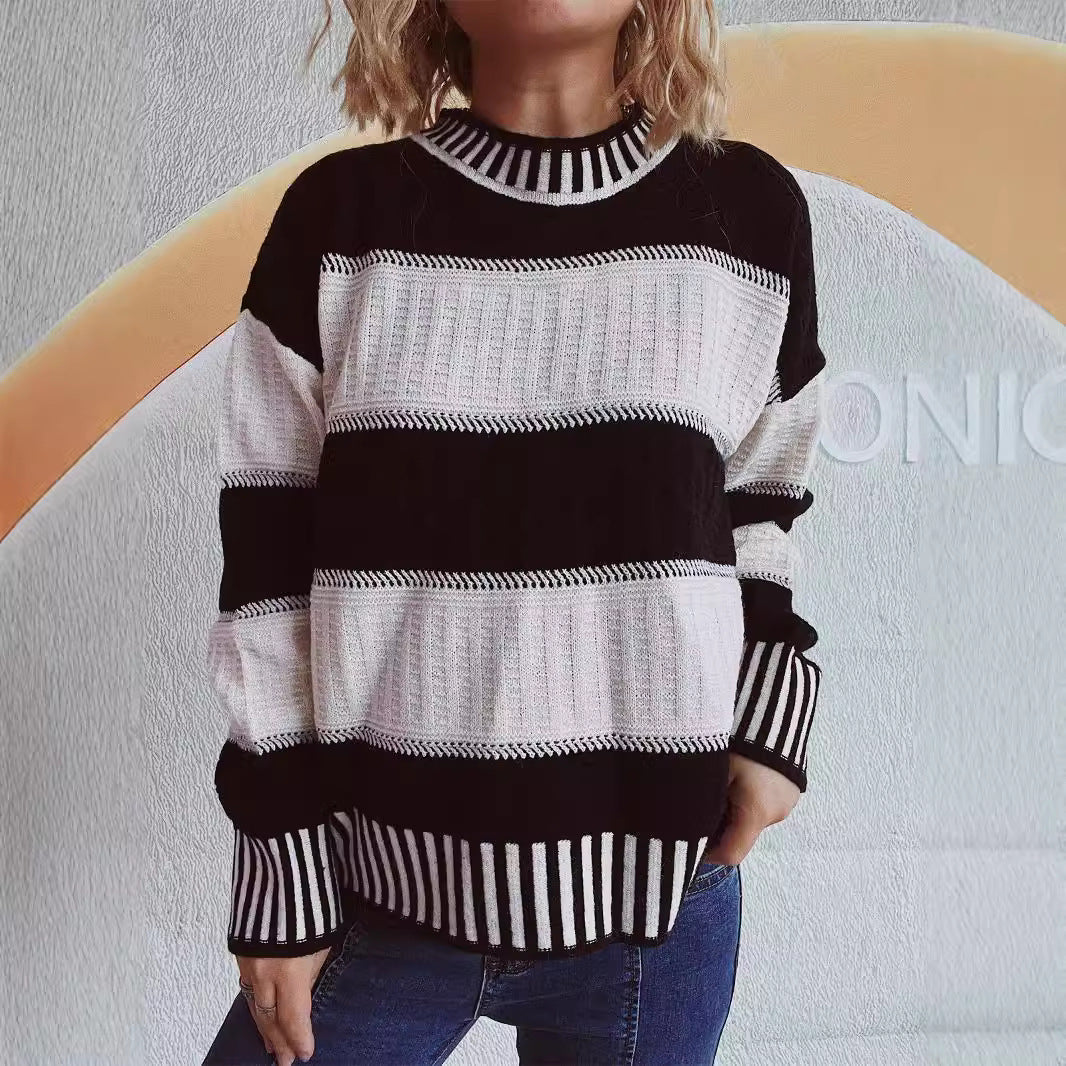 Kvindernes stilfulde strikkede sweater med unikt stribemønster og høje manchetter Stilla