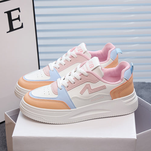 Dame komfortable sneakers i fashionable layering-design med tyk sål Stilla