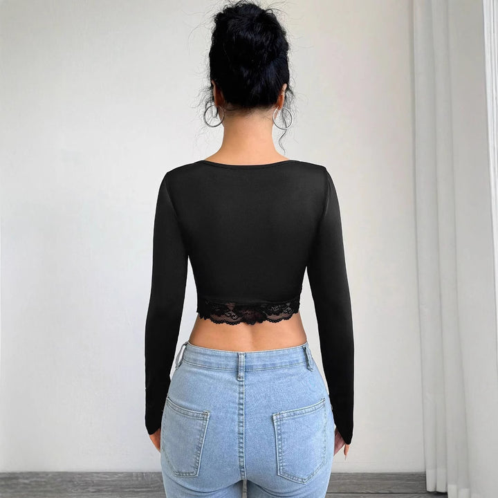 Dame nan tailleret langærmet crop top med dyb v-hals, rynkning og spidskant Skovae