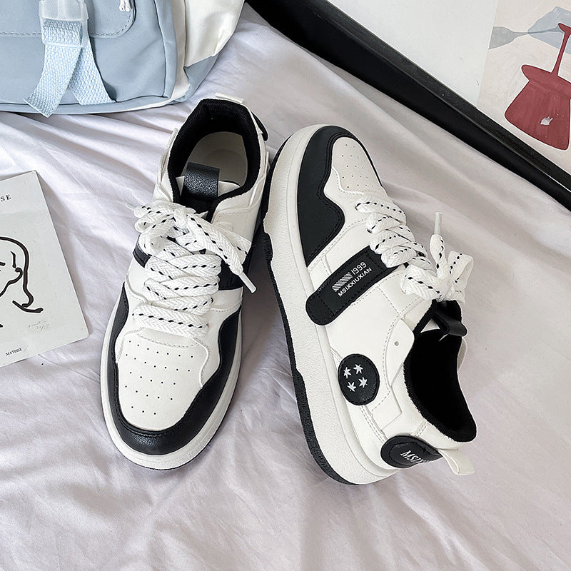 Dame moderigtige sneakers med trendy dobbelt-snørning og anatomisk formet fodseng Stilla