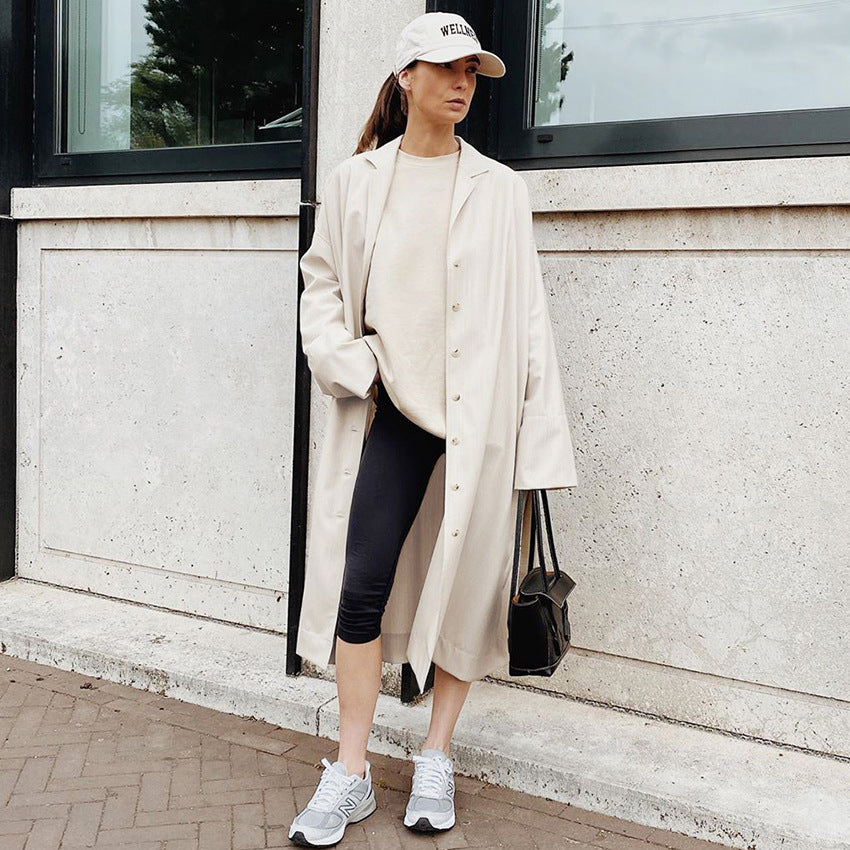 Dame Oversized Trenchcoat med moderne detaljer og knaplukninger ved ærmerne Stilla