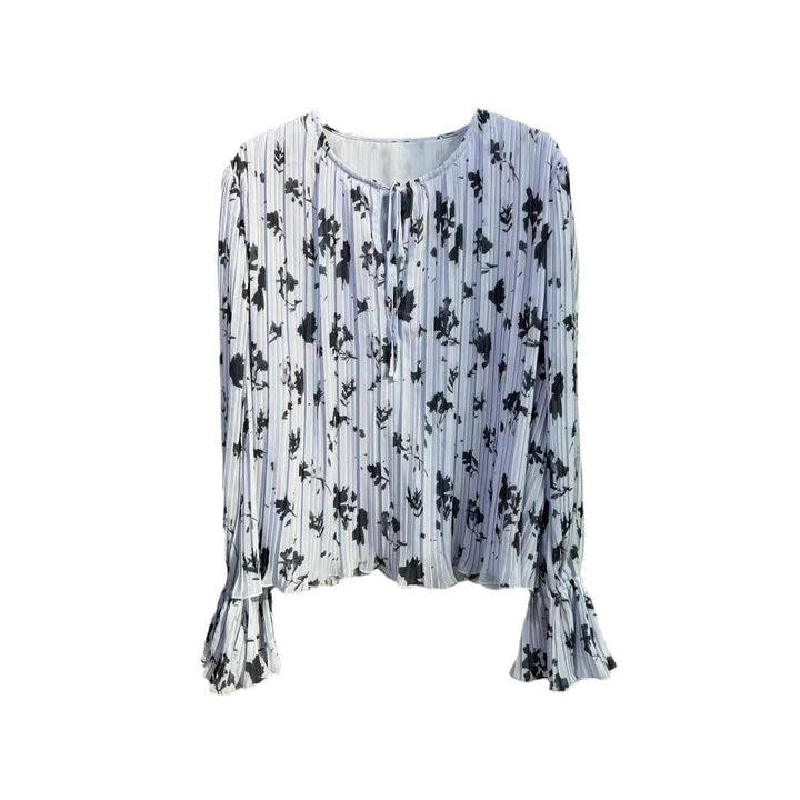 Damebluse med raffinerede folder og blomstret design Stilla