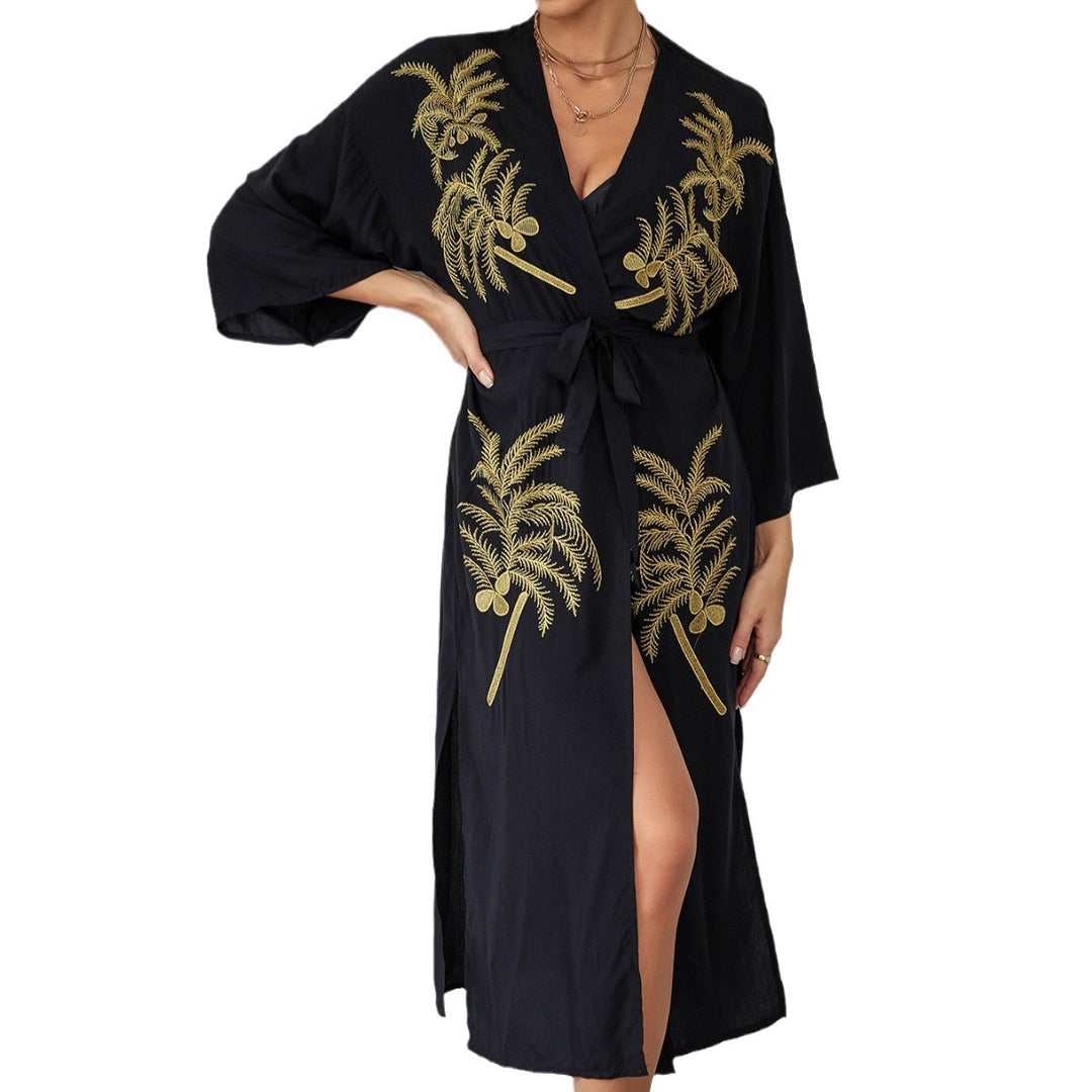 Dame lang kaftan med kunstneriske palme-broderier og bindebælte Stilla