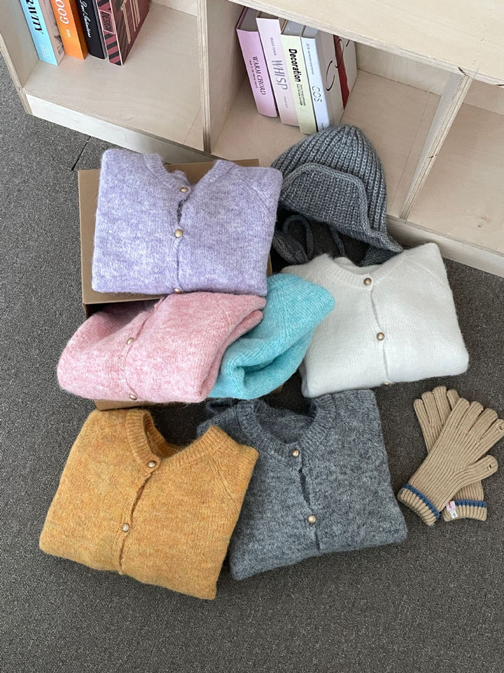 Kvinders fluffy strik cardigan med komfortabel rund halsudskæring og rigtige knapper Stilla