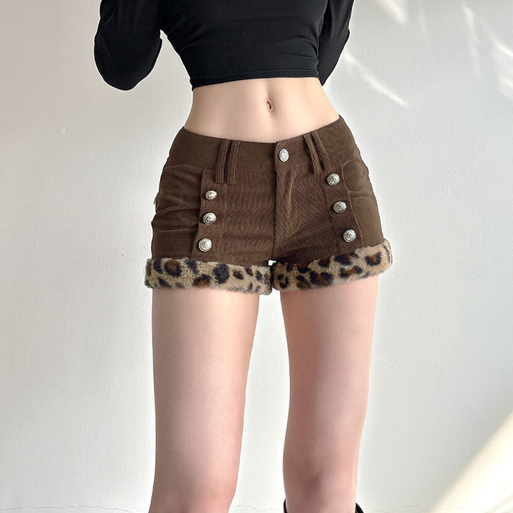 Dame modische shorts aus cord mit kragenfransen und dekorativen knöpfen Skovae