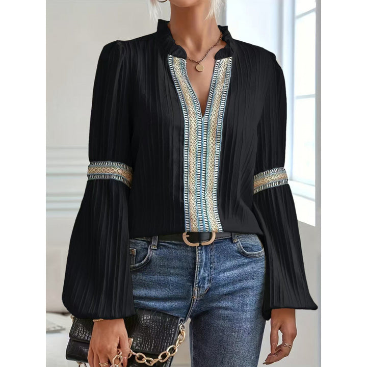Kvinders elegante plisserede bluse med flæse detaljer Stilla
