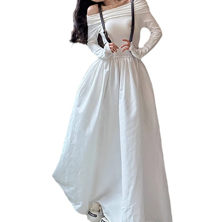 Kvindernes elegante off-shoulder maxikjole med moderne stropdetaljer Skovae