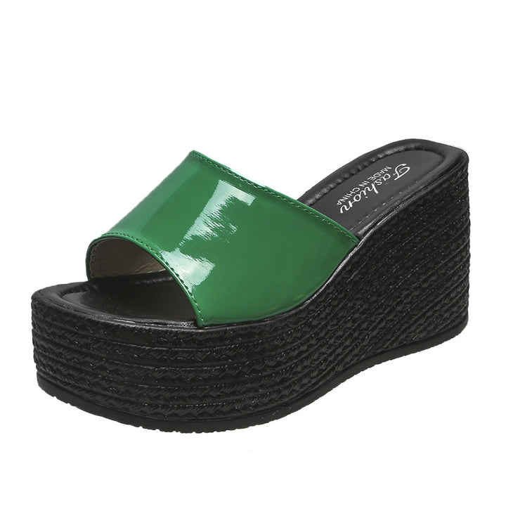 Dame platformsandal med flot glans Stilla