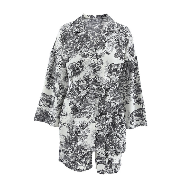 Dame elegant morgenkåbe i klassisk Toile-de-Jouy stil Stilla